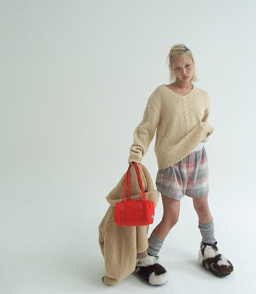 CUBE DETAIL CABLE V-NECK SWEATER